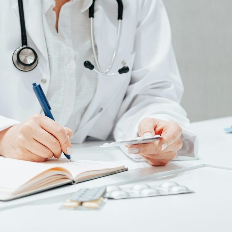 Medizinische Verschreibung | TestoCare Testosteron Ersatztherapie Arzt verschreibt Testosterontherapie online bei TestoCare